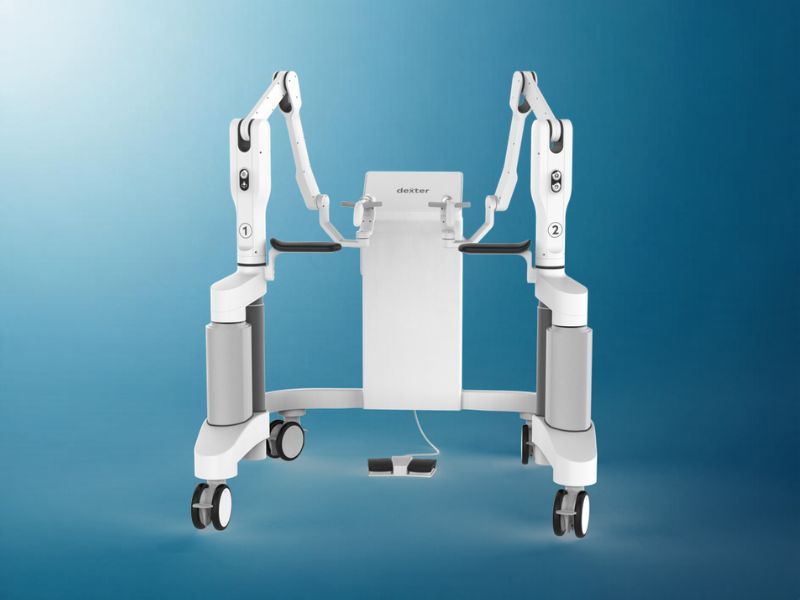 DEXTER sterile open console allows the surgeon to operate while maintaining direct physical access to the patient and operating room team